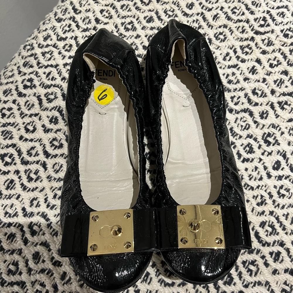 Fendi Black and Gold Ballet Flats with Glossy Finish and Gold Buckle